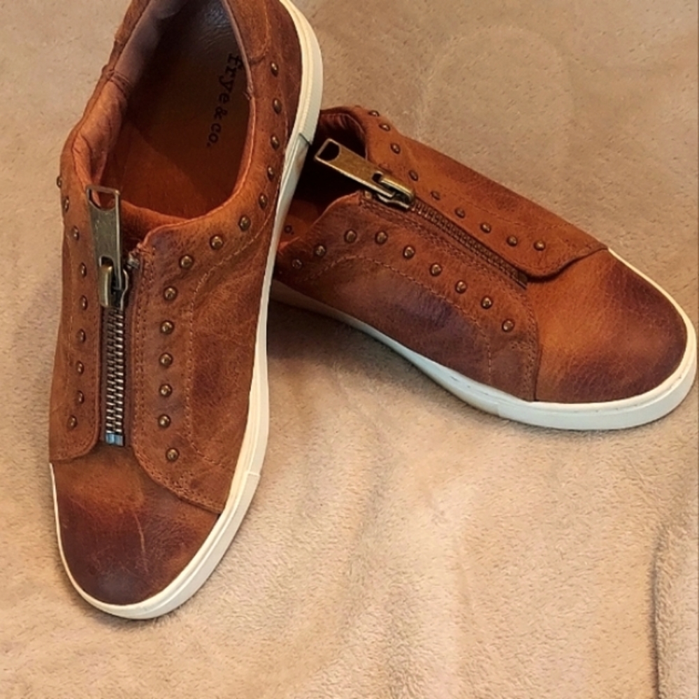 Frye, Lena Leather Zip top Dip Dye look Leather low sneakers!!!